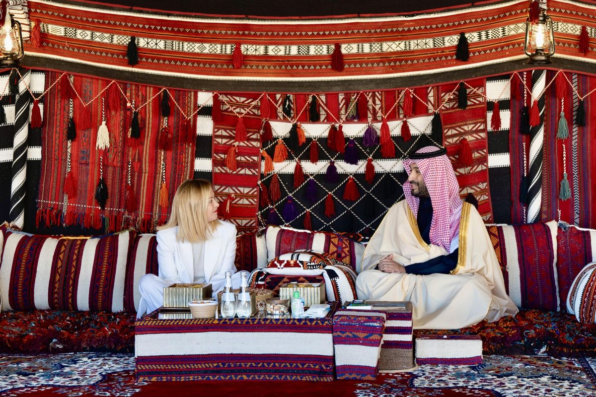 Meloni d’Arabia stana la sinistra al collasso