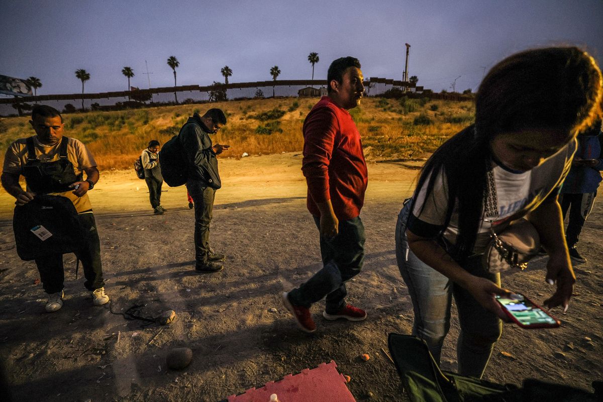 Sui clandestini vice Trump e noi li rimandiamo in Albania