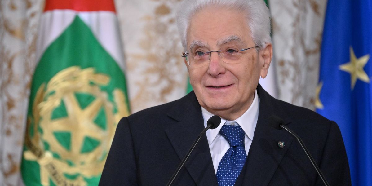 I corazzieri della stampa scivolano sulle colate di bava per Mattarella