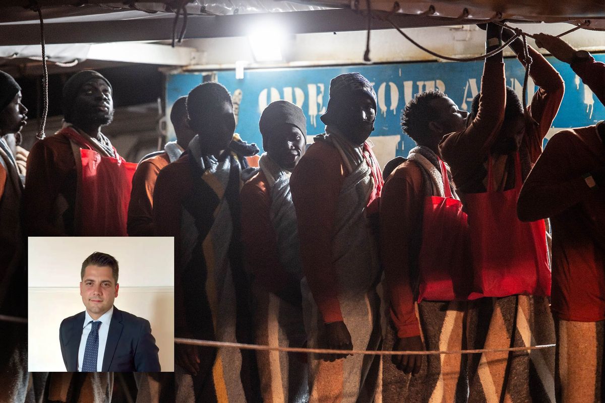 «Venduti permessi per gli stranieri». Il tesoriere campano del Pd ai domiciliari