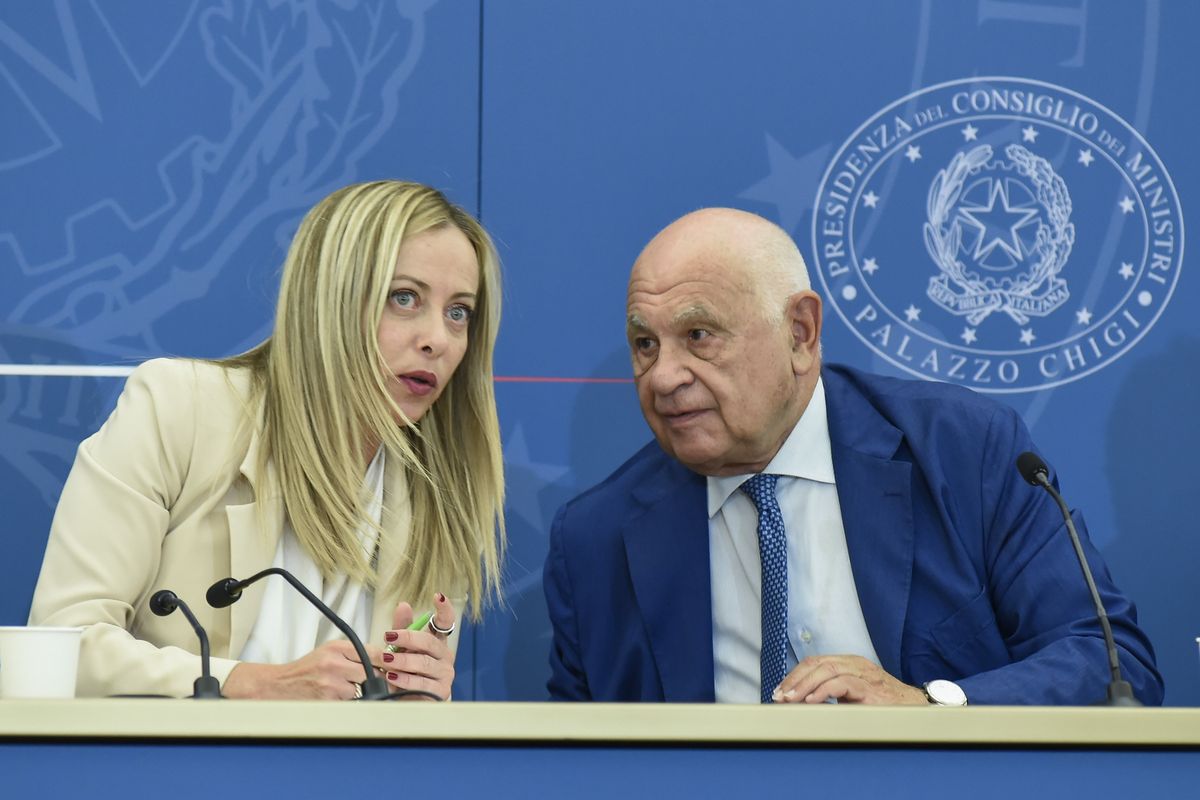 Il governo stana le opposizioni su Almasri