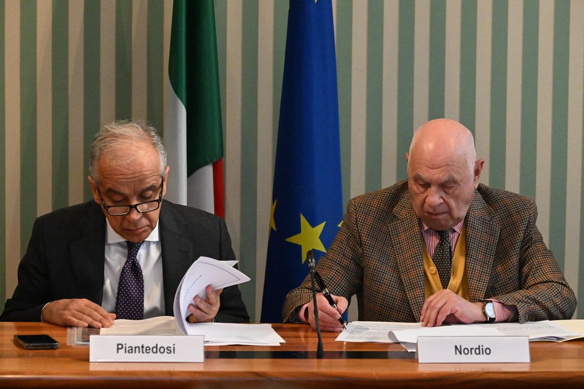 Nordio e Piantedosi in Aula per Almasri. E il Pd strilla a vuoto sulla diretta Rai