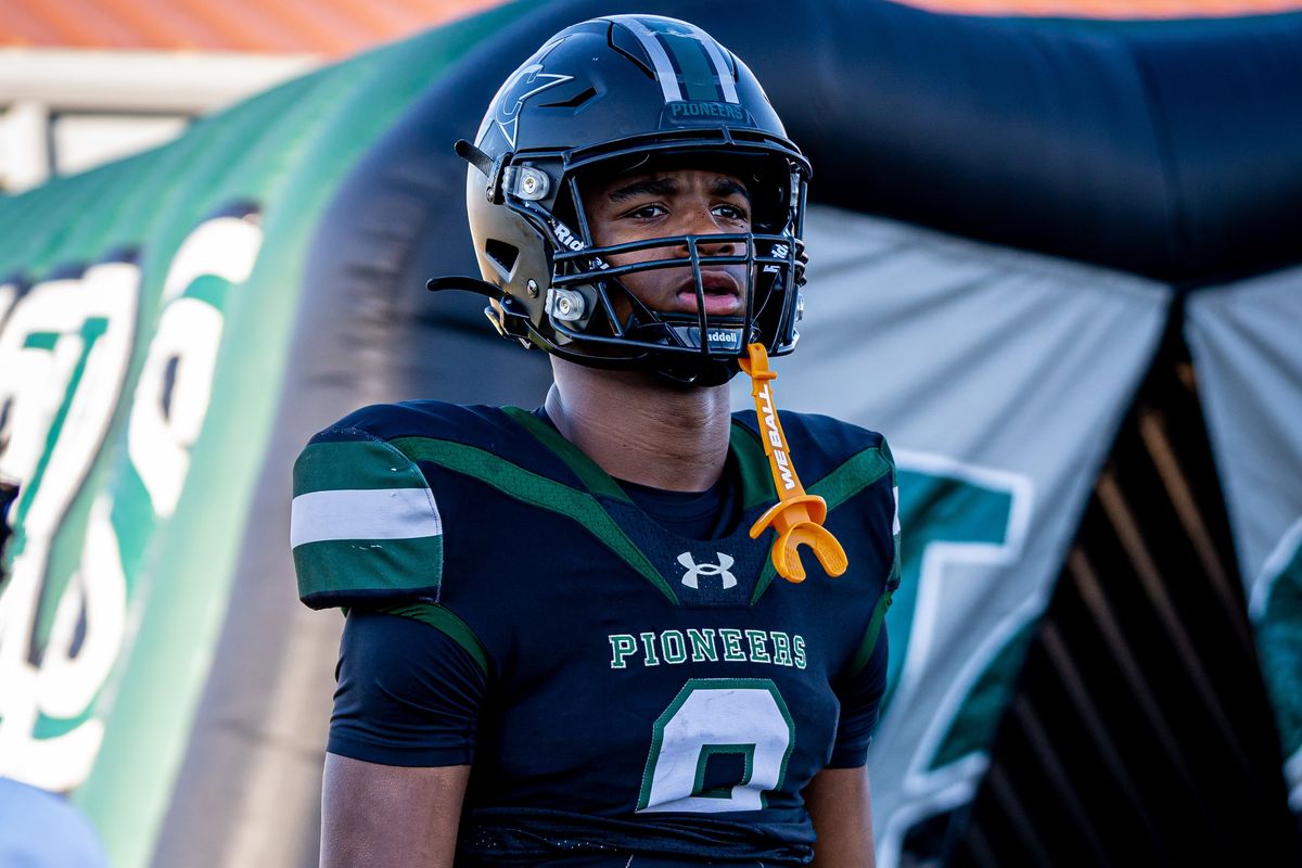 THE PIONEER: Iowa Colony Soph. QB Becomes Face of Program, Next Big Signal-Caller in Houston