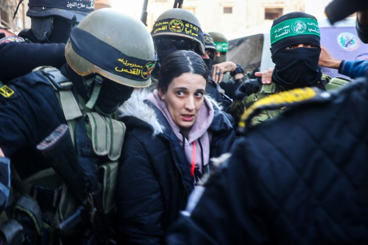 Ostaggi liberati nella calca, ira di Netanyahu