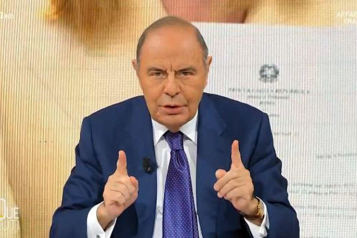 Pure Vespa nel mirino di Pd e M5s