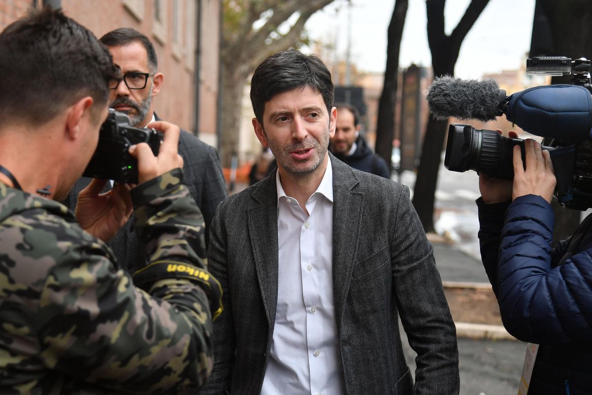 Speranza choc: «Tachipirina e attesa? L’avete inventato voi»
