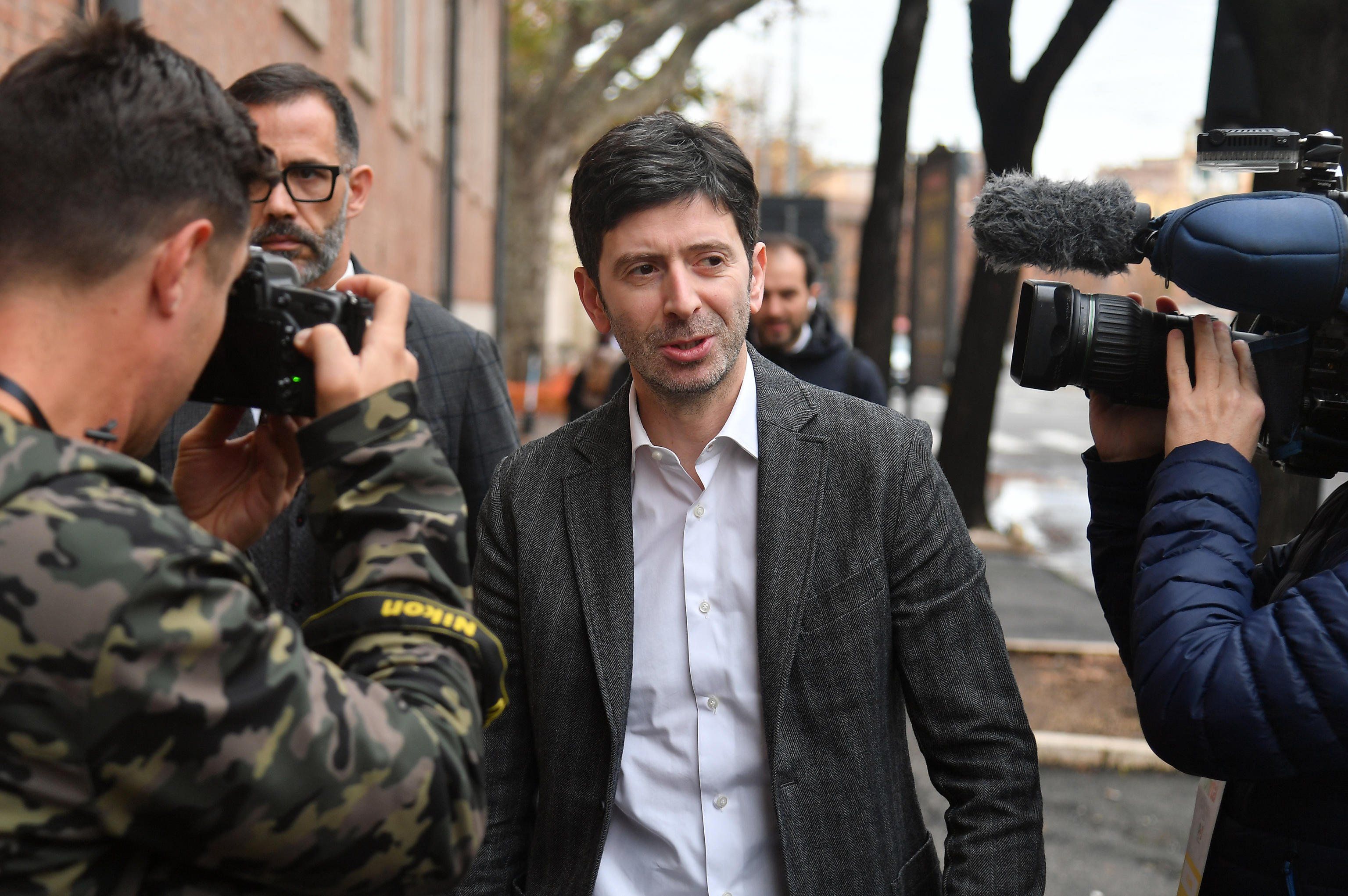 Speranza choc: «Tachipirina e attesa? L’avete inventato voi»