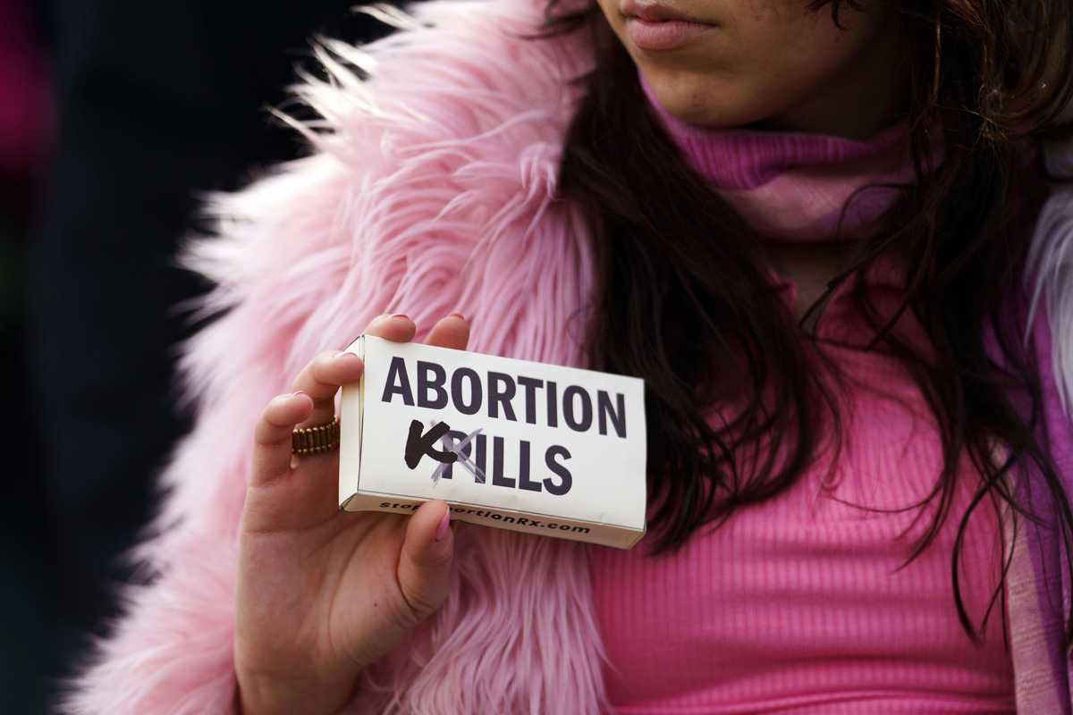 Basta aborto gratis: chi lo vuole, se lo paghi