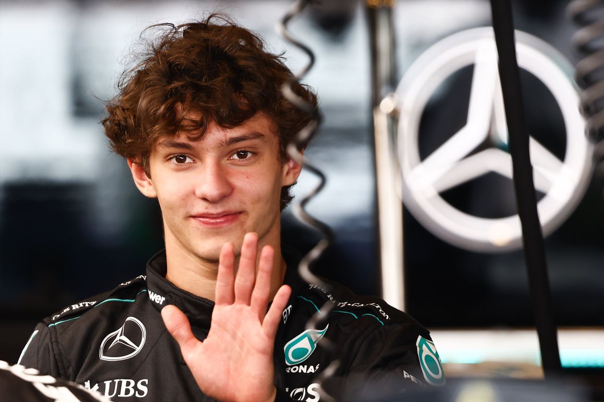 Mercedes sfida la Ferrari con un bambino