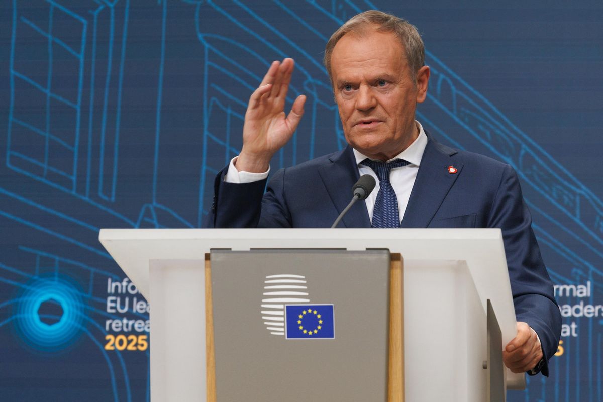 Tusk «il buono» accusato di golpe: «Se ne infischia delle sentenze»