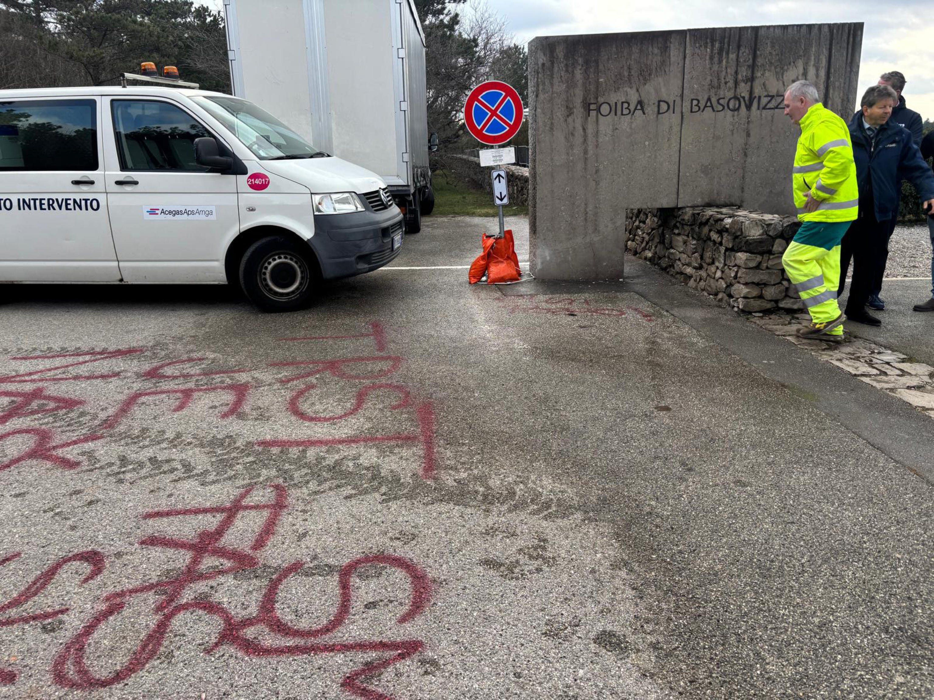 L’odio ha dato i suoi frutti: deturpata la foiba