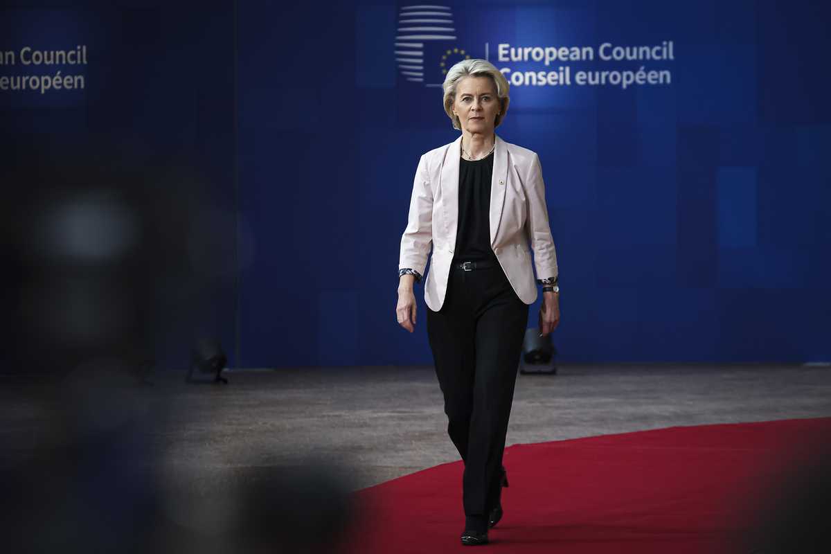 Dall’Ue fiumi di soldi a quotidiani e tv per coprire di bava Ursula e colleghi