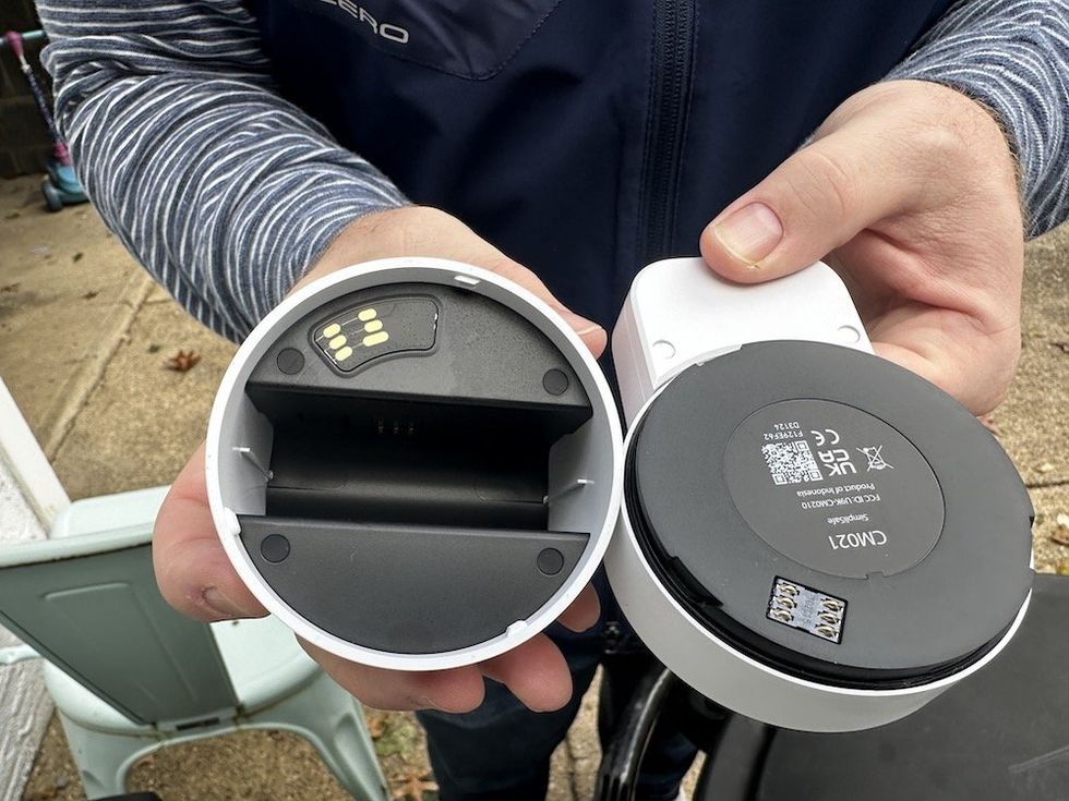 a photo showing the insides of SimpliSafe Outdoor Security Camera Series 2 with Active Guard