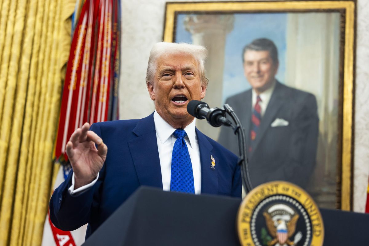 The Donald annuncia i dazi reciproci. È pronto a stangare auto, farmaci, acciaio