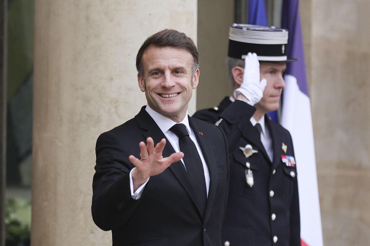 Mentre Macron fa il galletto sull’Ia Urso chiede la testa del suo ad in Stm