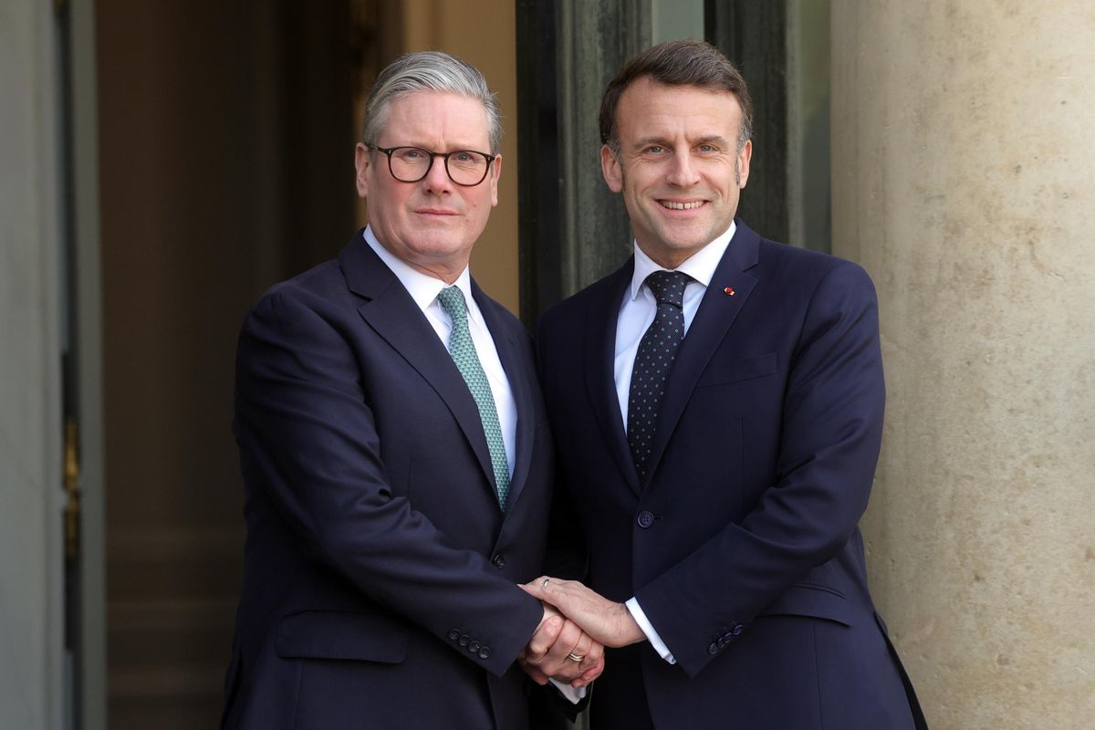 Secondo vertice fuffa di Macron. E Donald convoca lui e Starmer