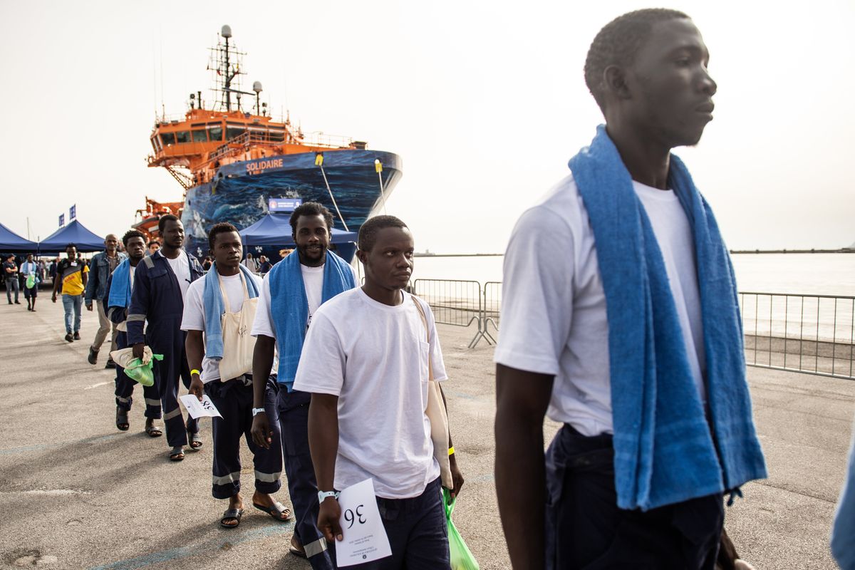 Giro di droga tra albanesi e nigeriani. Base dello spaccio: il centro rifugiati