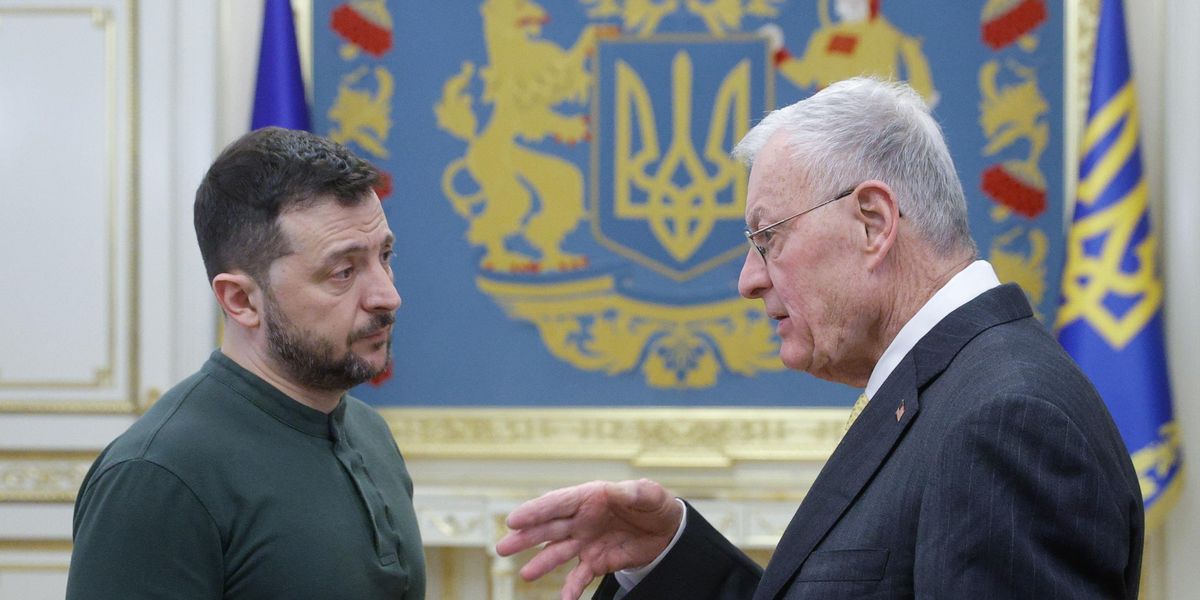 Washington striglia Zelensky e lui si riallinea: «Pronti a firmare l’intesa con gli Usa»