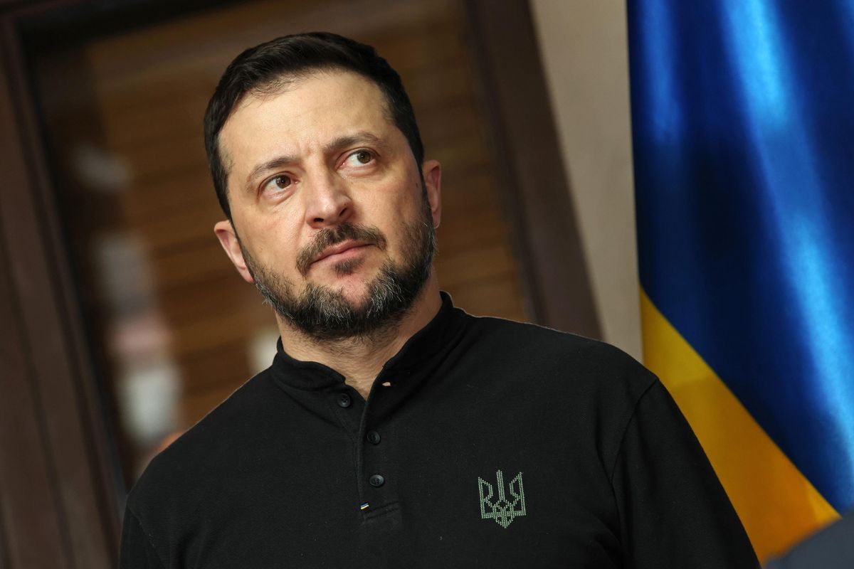 Siluro a Zelensky: «Esilio in Francia». Ombre cinesi sui negoziati