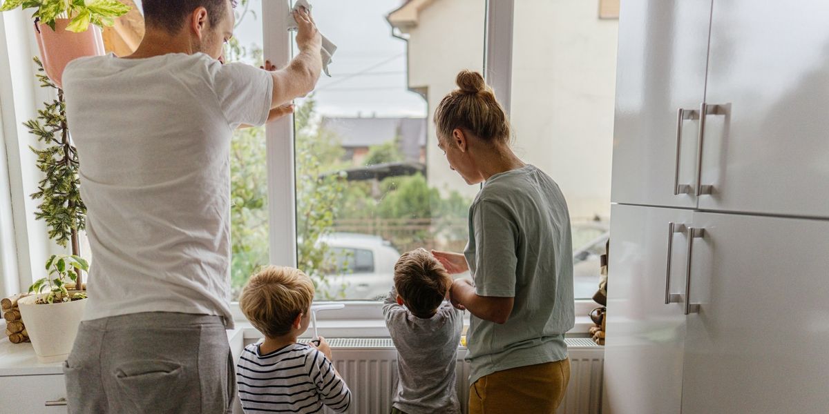 Certo che la famiglia naturale esiste. Le prove? Madri, padri, figli e fratelli