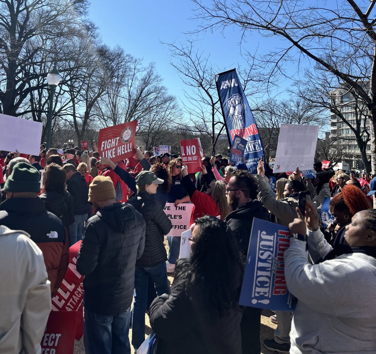 'Hell No!' Postal Workers Protest Illegal Trump Takeover Scheme
