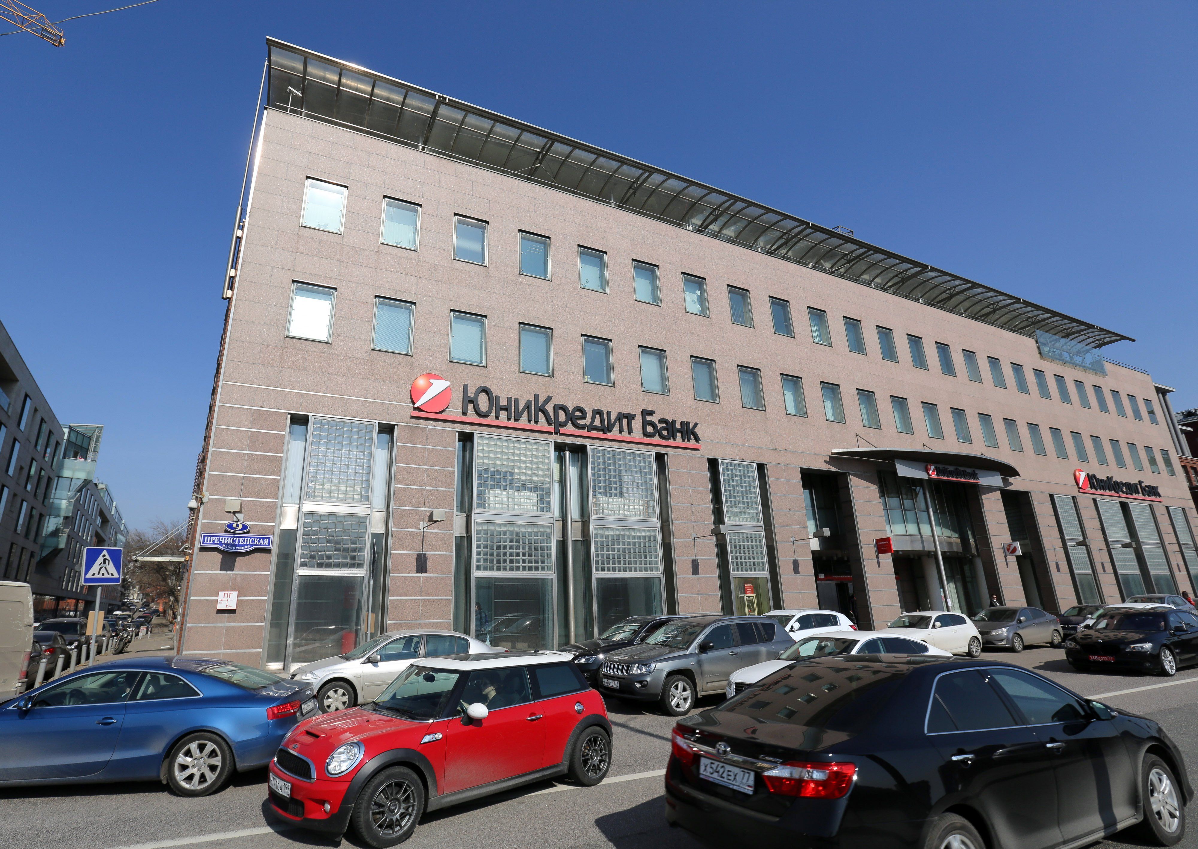 Unicredit paga l’effetto sanzioni. La filiale di Mosca denuncia Orcel