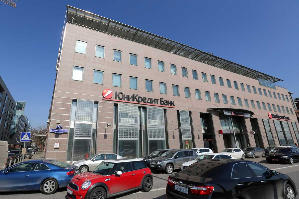 Unicredit paga l’effetto sanzioni. La filiale di Mosca denuncia Orcel