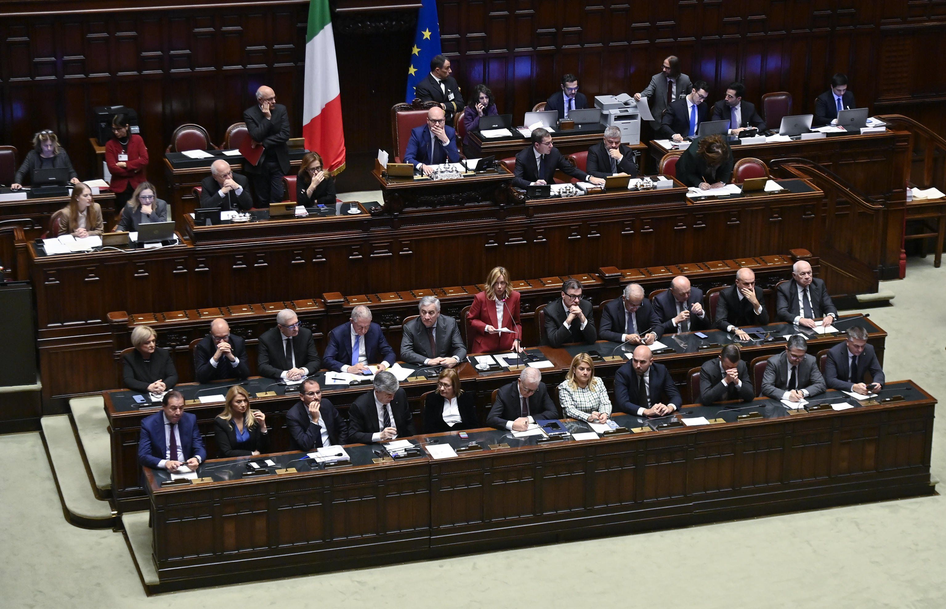 Vertice sulle bollette: più fondi ai bisognosi