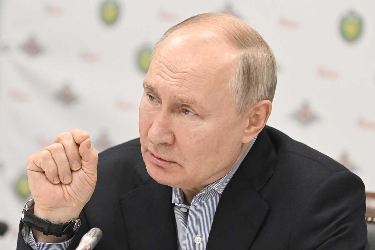 Zelensky apre a Putin con condizioni. E Bruxelles cede sulle spese militari