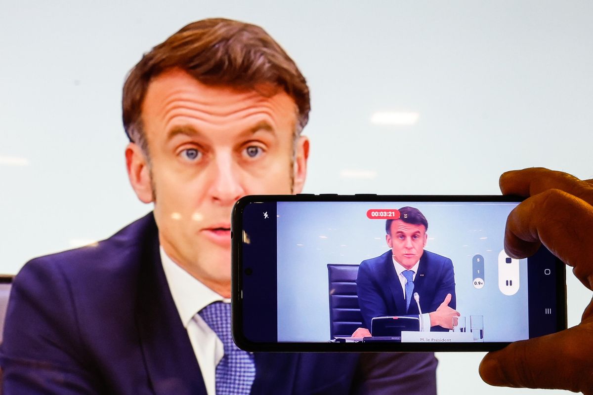 Macron prova a tenere insieme l’Ue