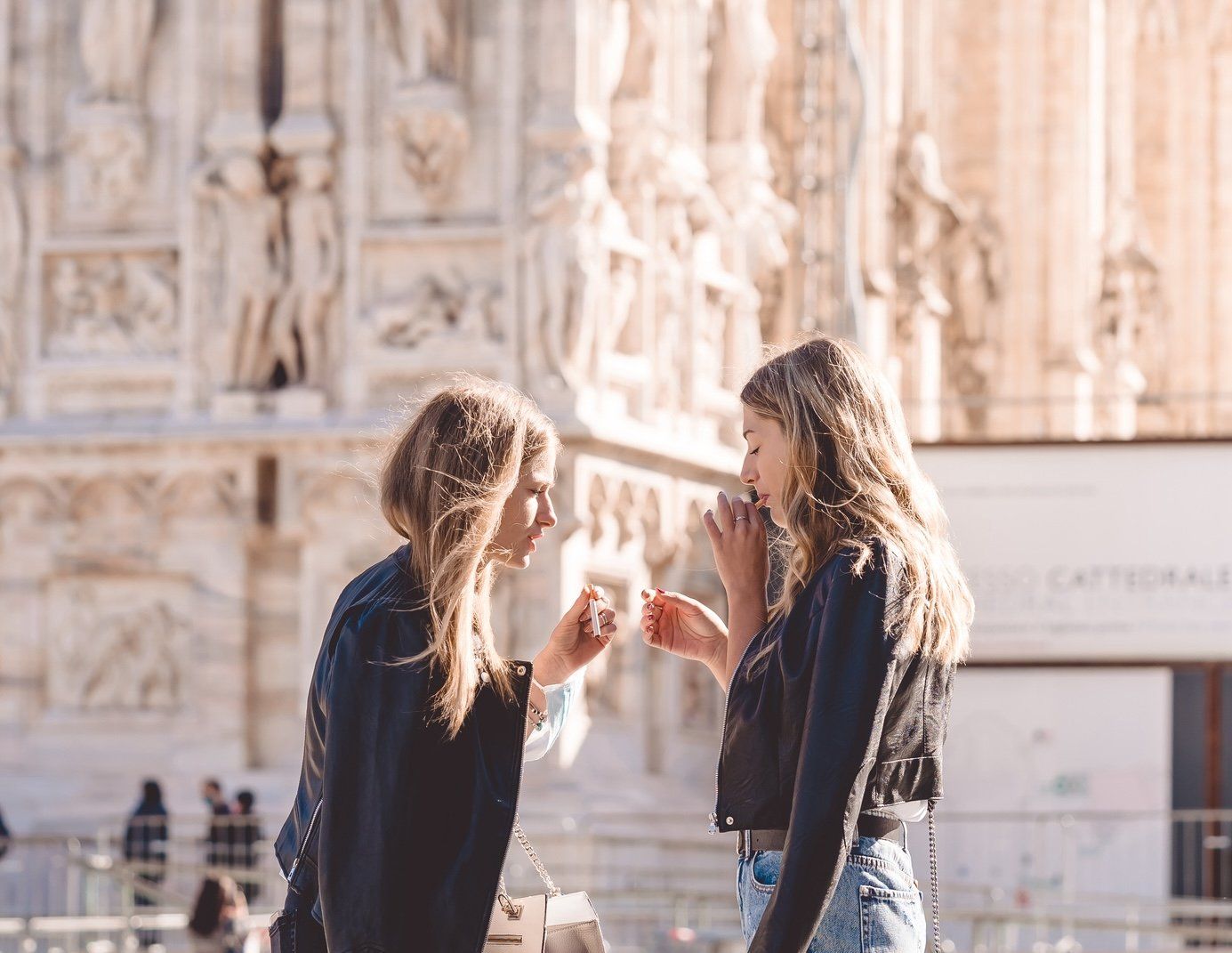 A Milano cala la ghigliottina sul fumo. Già multati i primi 20 «fuorilegge»