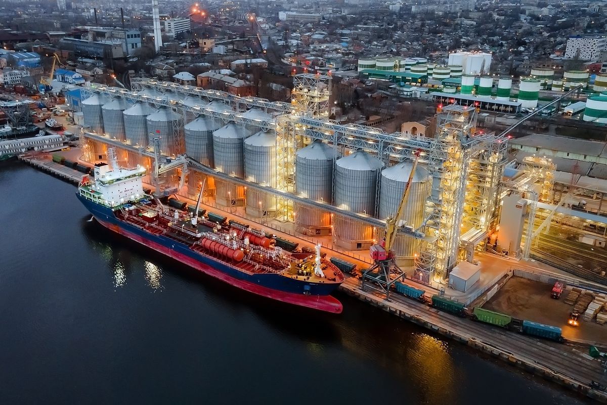 Terre rare, petrolio, porti: America pronta a «colonizzare» l’Ucraina