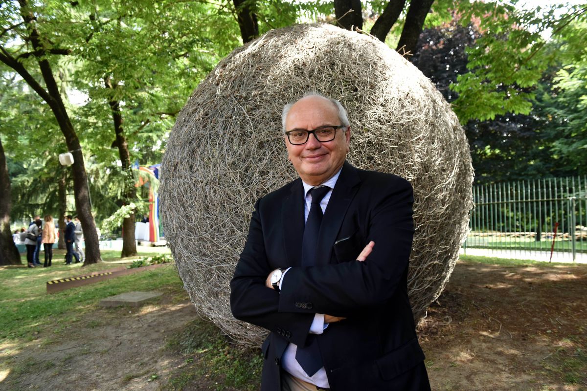 Ras dell’urbanistica, le chat con i Compagni di merende: «Ubriacatemi e passa tutto»