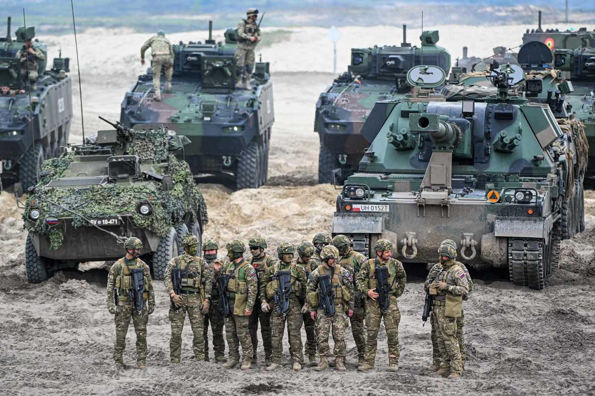 Il sospetto: dietro la corsa al riarmo un piano per salvare l’auto di Berlino