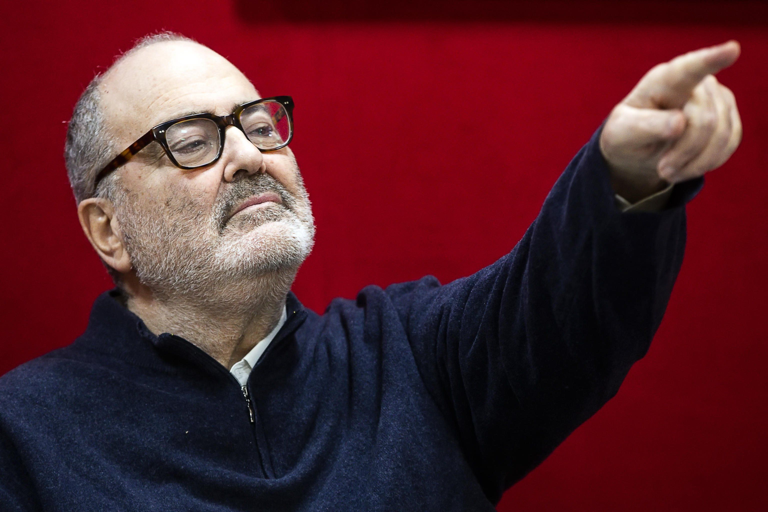 Il ministro «nazista» copre di soldi il guru della sinistra e sua sorella