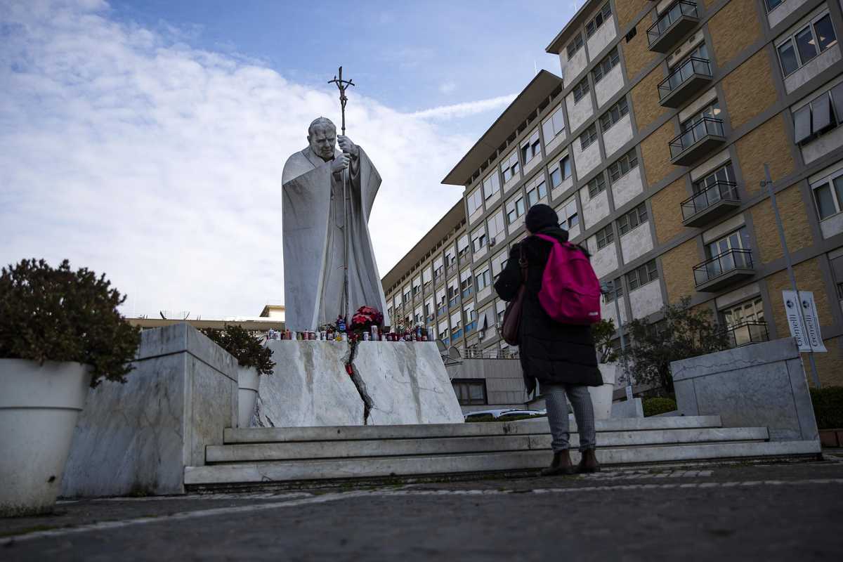 C’è una «zona rossa» attorno al Papa: sono i cardinali del potere