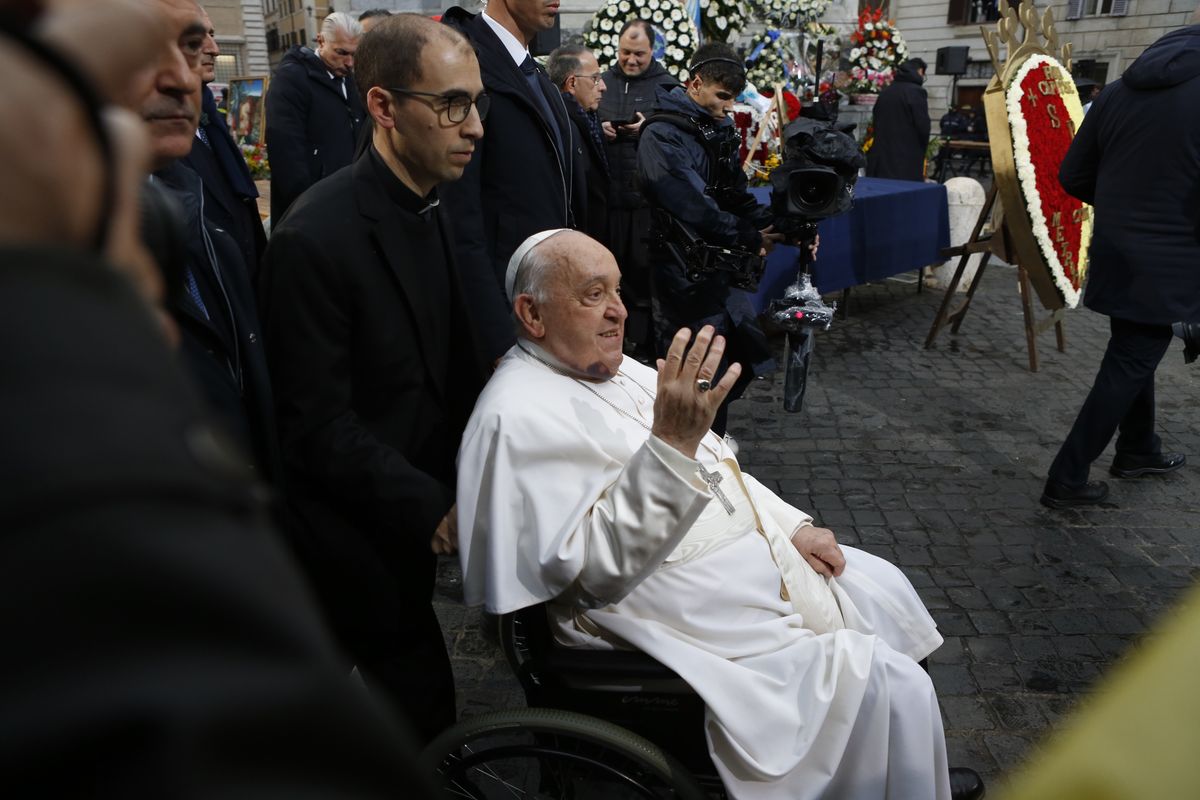 Un giorno senza crisi per Francesco. «Condizioni stabili» ma niente Angelus
