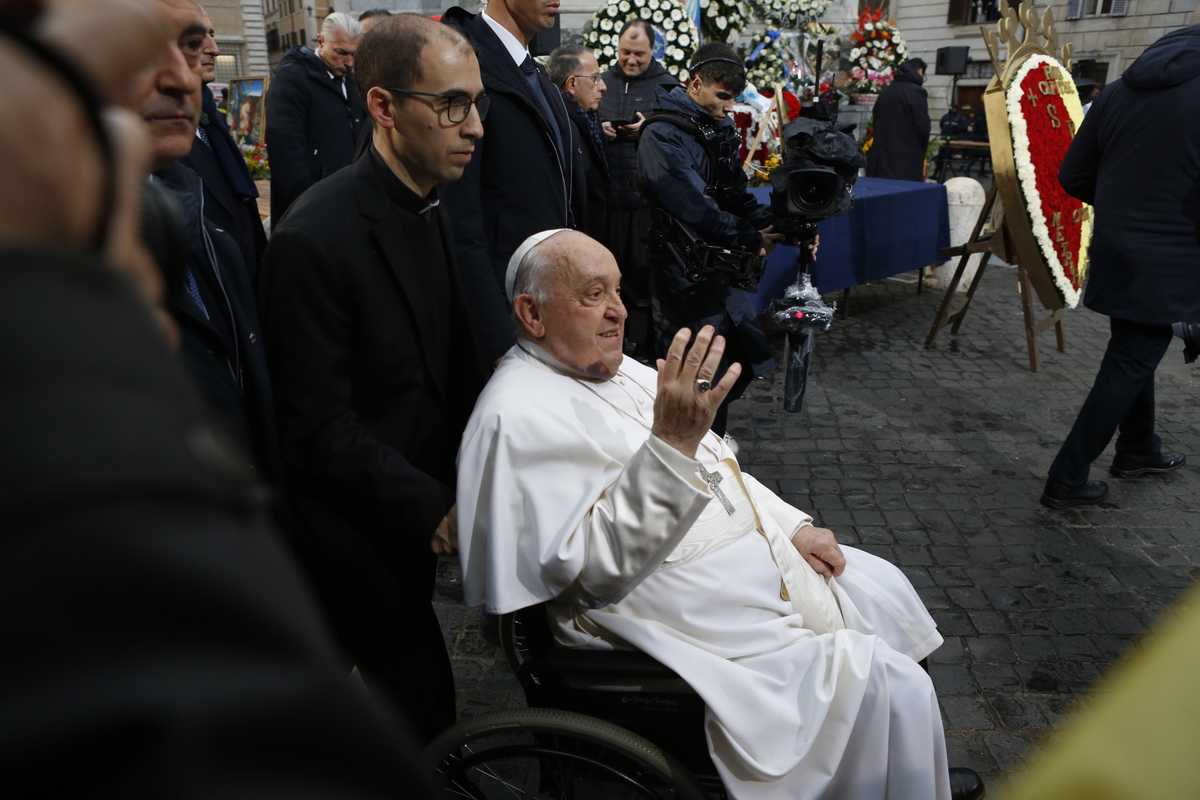 Un giorno senza crisi per Francesco. «Condizioni stabili» ma niente Angelus
