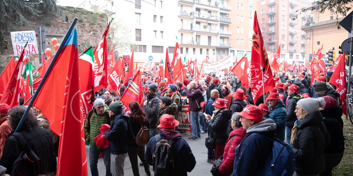 Pd getta la maschera sui rinnovi della Pa: fanno bene Cgil e Uil a bloccare i salari