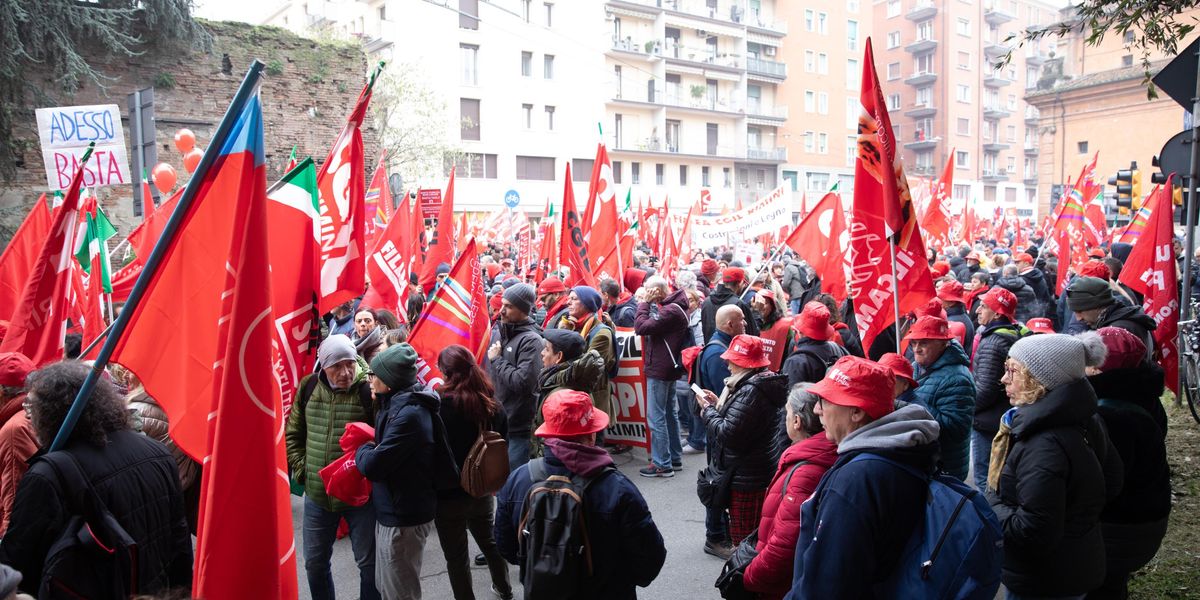 pd getta la maschera sui rinnovi della pa fanno bene cgil e uil a bloccare i salari da Laverita.info pd getta la maschera sui rinnovi della pa fanno bene cgil e uil a bloccare i salari