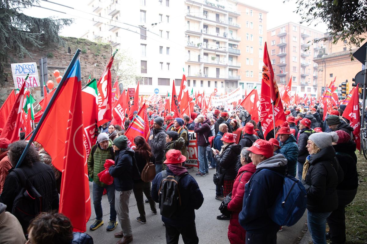 Pd getta la maschera sui rinnovi della Pa: fanno bene Cgil e Uil a bloccare i salari