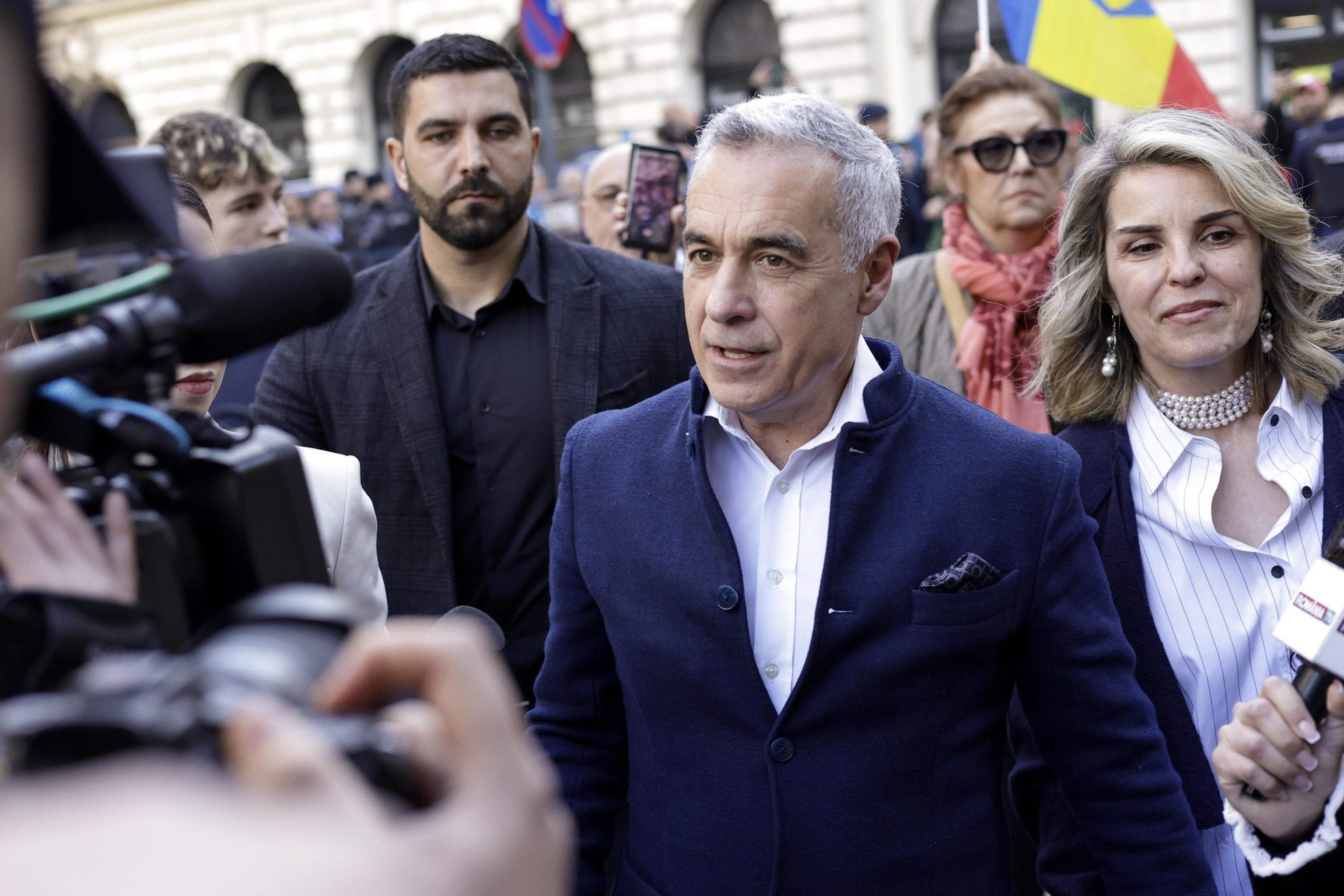 Monta la rabbia dei cittadini rumeni. Georgescu ricorre, si attende il responso