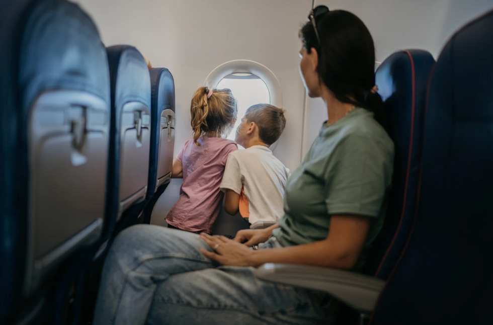 Delta, flying, Delta airlines, kids on planes, children's seating on planes, Reddit 