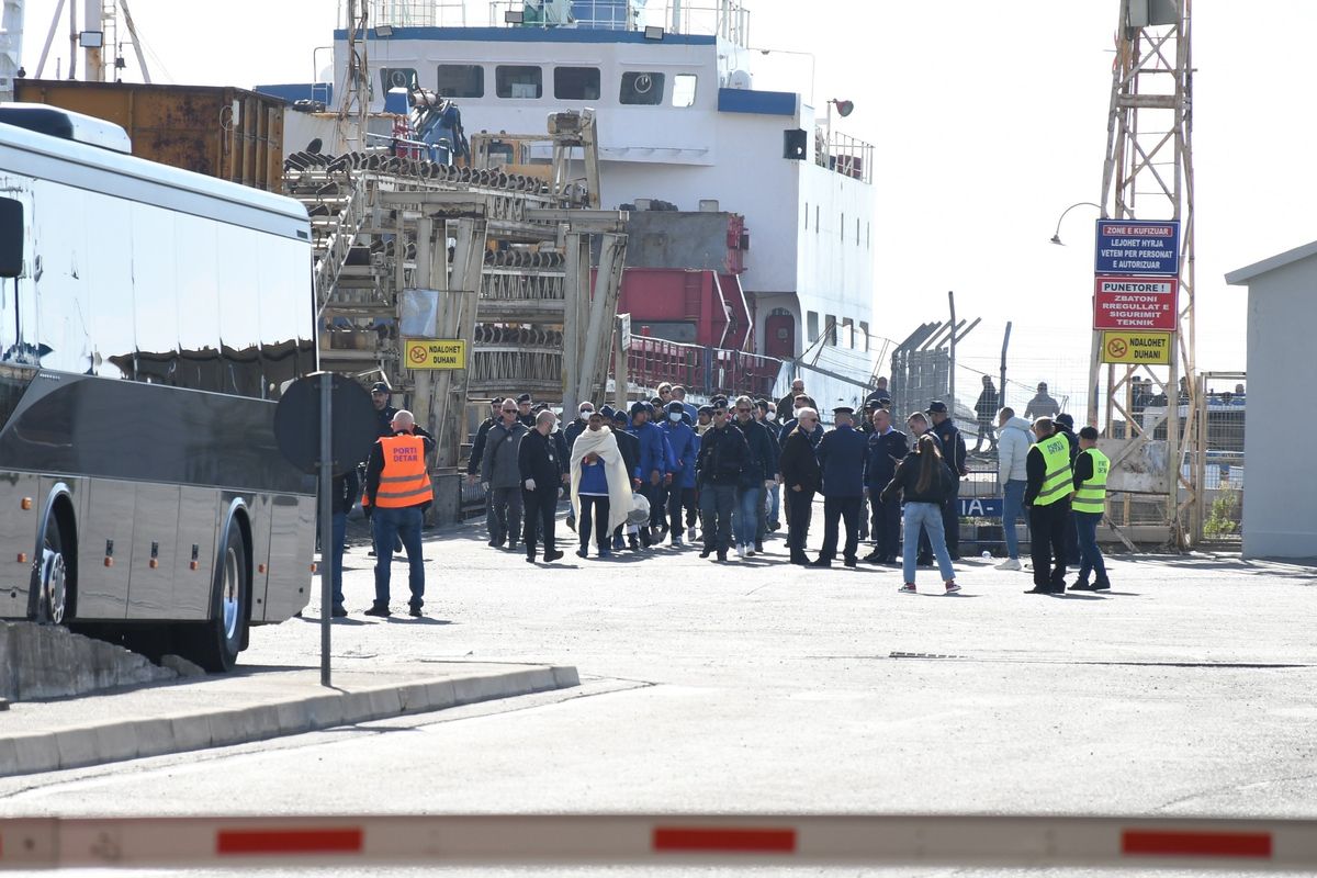 Migranti, oggi il via libera al centro in Albania