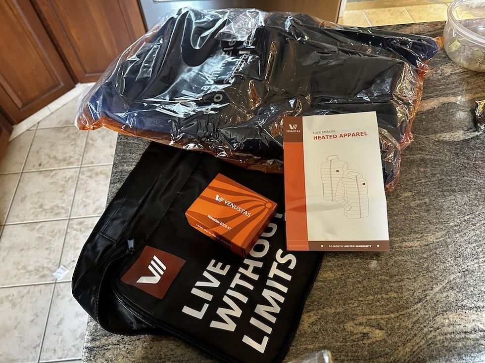 a photo of Venustas Men\u2019s Heated Lightweight Puffer Jacket 7.4V unboxed