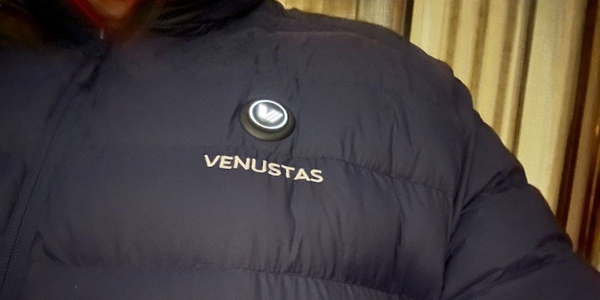 a photo of control button on Venustas Men\u2019s Heated Lightweight Puffer Jacket 7.4V
