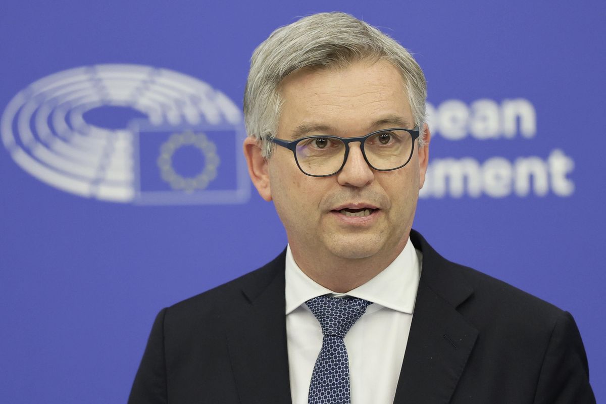 Migranti, l’Ue ci imita ma si vergogna di dirlo