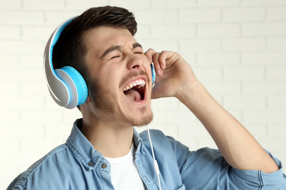 hearing, millennials, regrets, millennial lessons, millennial regrets, loud music, headphones