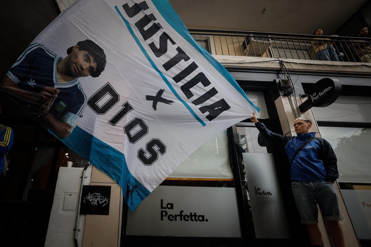 Morte Maradona, tutto lo staff medico a processo