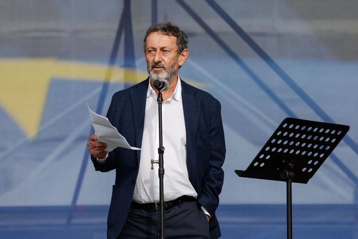 Il Savonarola rosso che predica da un’amaca